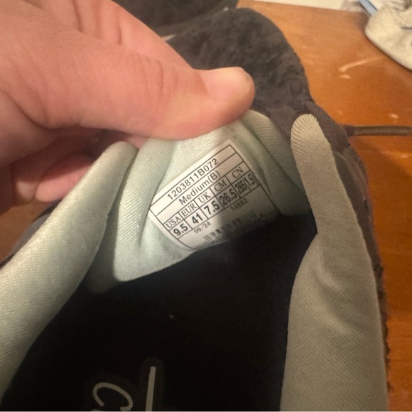 Brooks Women's Adrenaline GTS Shoes - Black and Pink - Picture 4 of 4